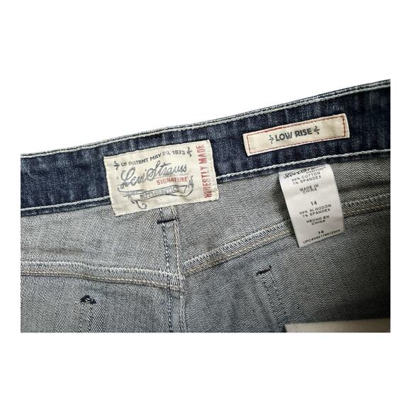 LEVI STRAUSS SIGNATURE Womens Size 14 Low Rise Denim Blue Jean Bermuda Shorts - Picture 5 of 5